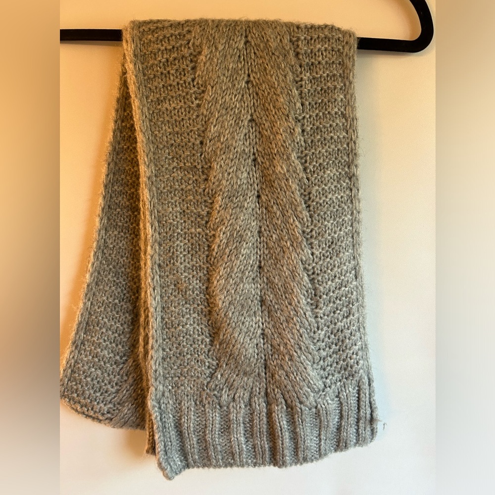 LIBBY EDELMAN CHUNKY KNIT SWEATER GREY ACRYLIC WOMEN’S OBLONG SCARF